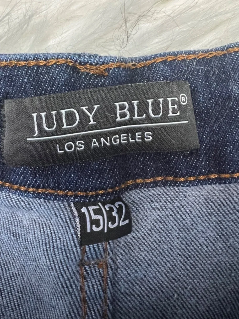 JUDY BLUE • High Rise Raw Hem Denim Shorts Dark Wash Women’s Size 15/32